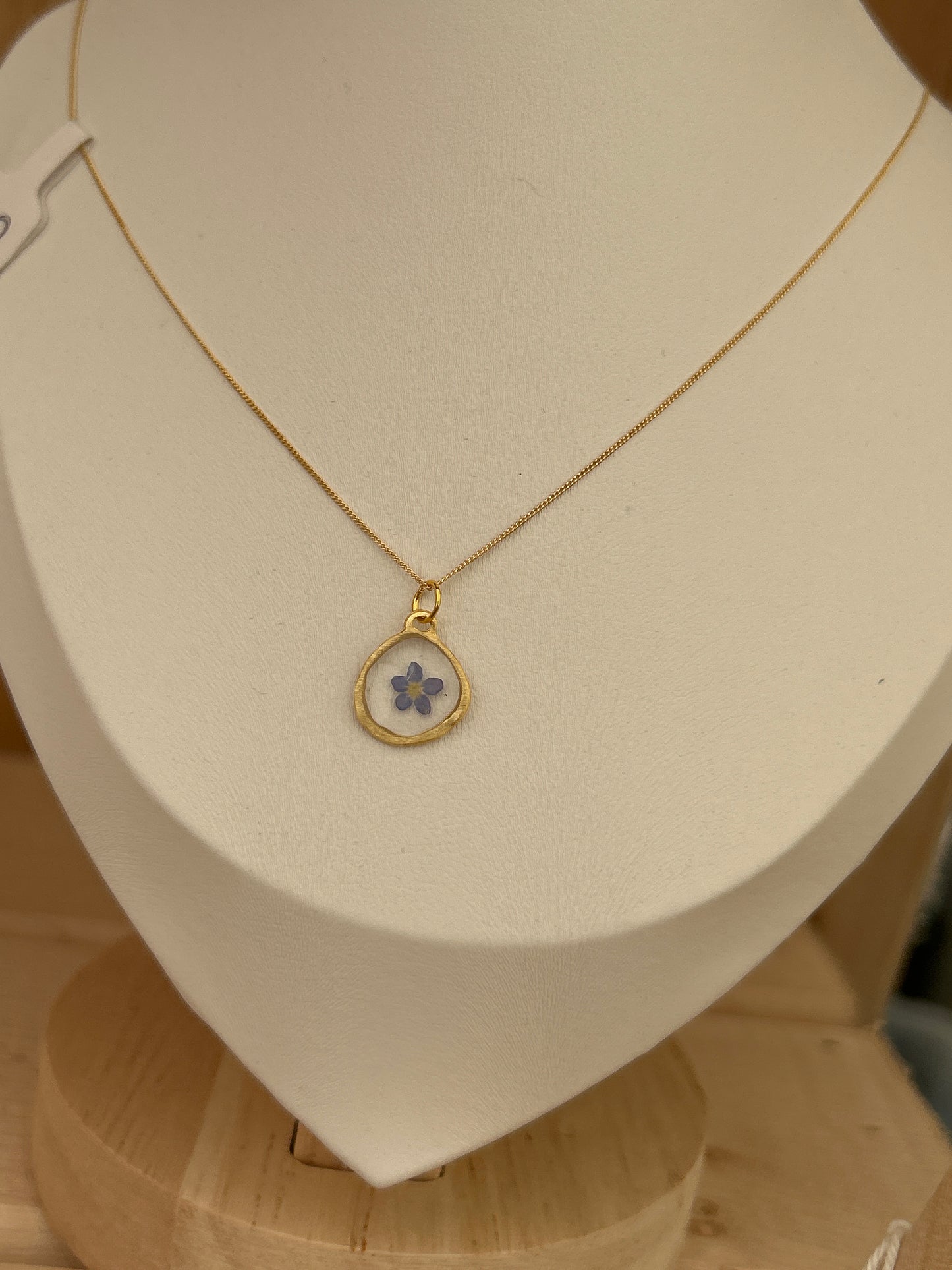 Forget me not organic circle gold necklace