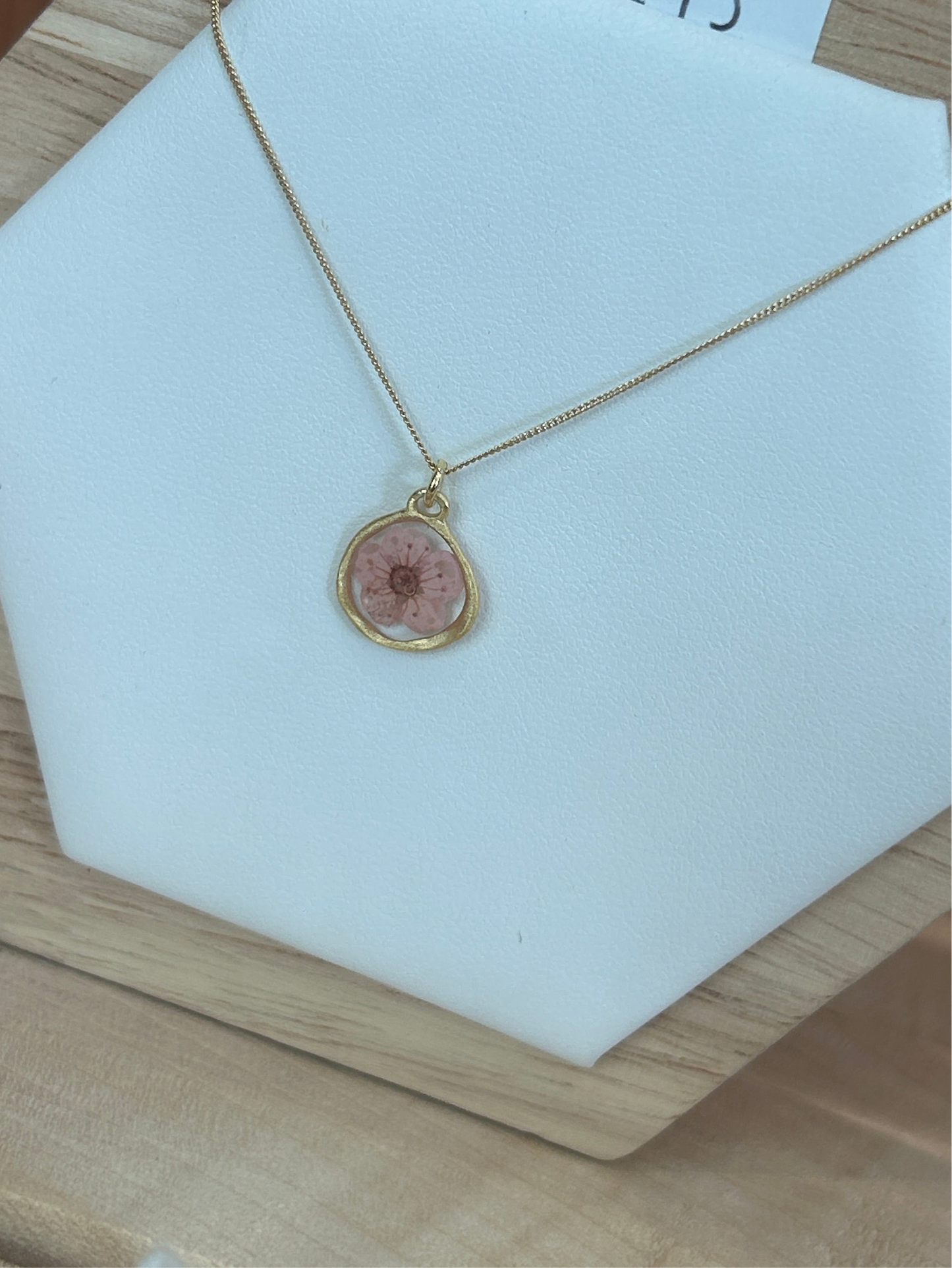 Plum blossom organic circle gold necklace