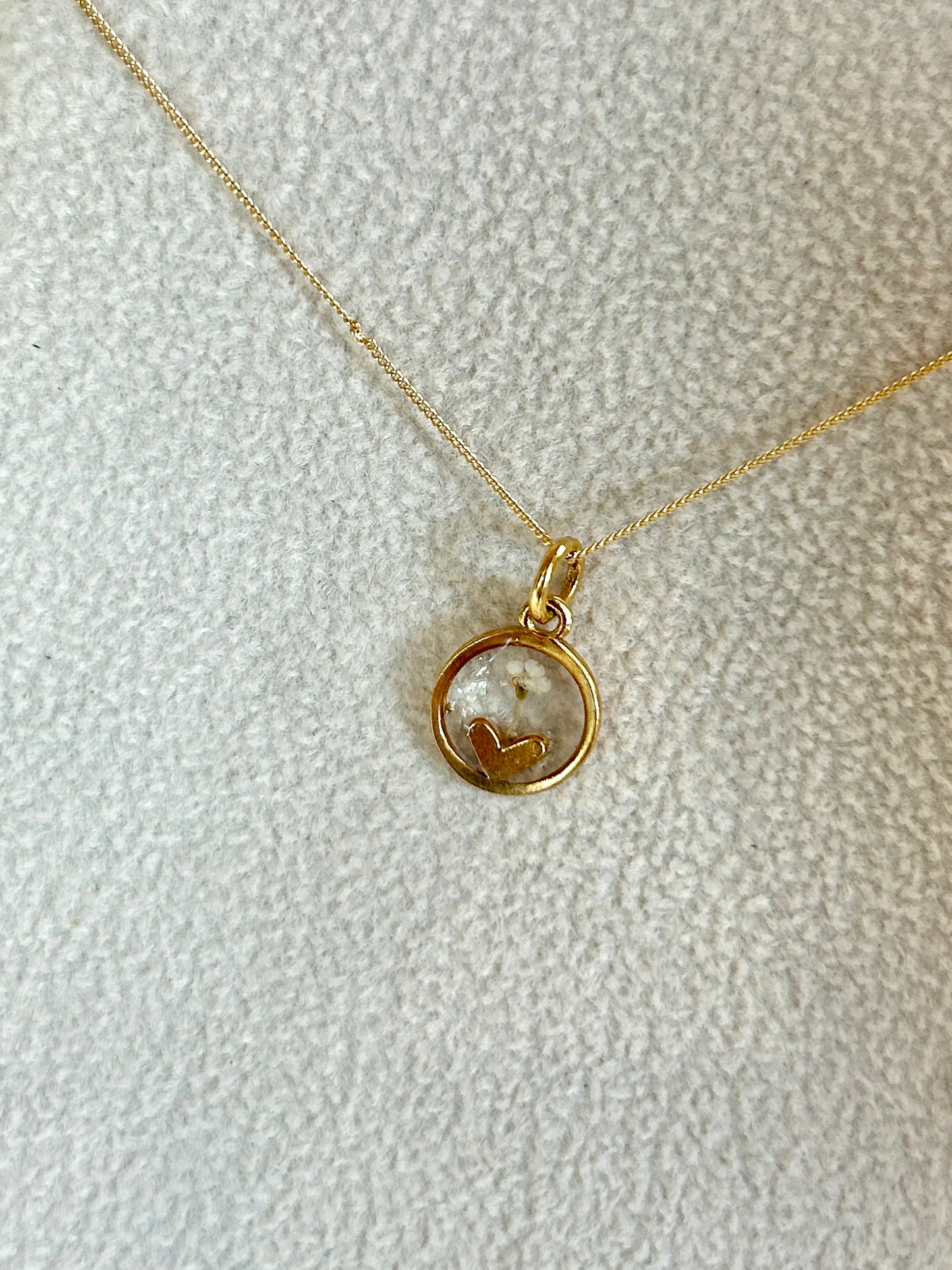 Cow Parsley Heart in Circle Gold Necklace