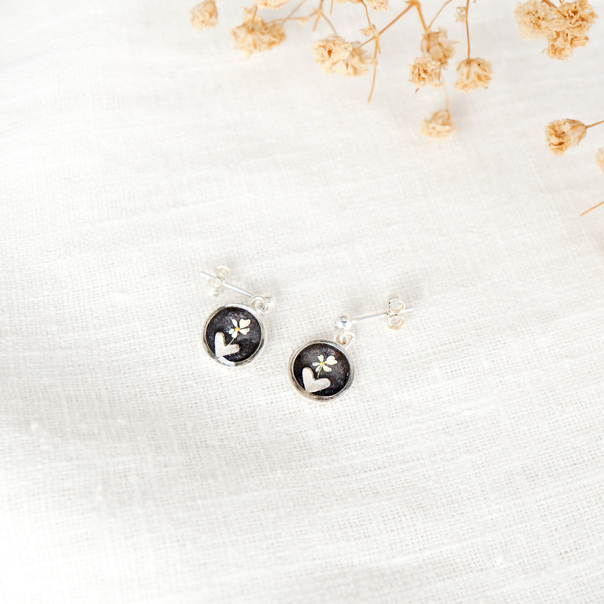 Black Cow Parsley Heart in Circle Studs