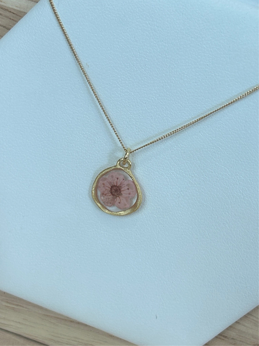 Plum blossom organic circle gold necklace