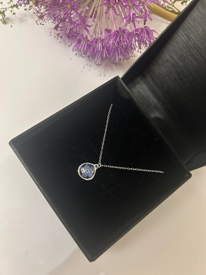 Forget me not organic circle necklace