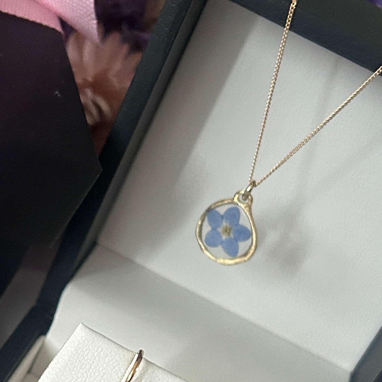 Forget me not organic circle gold necklace