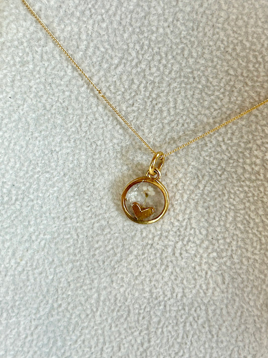 Cow Parsley Heart in Circle Gold Necklace