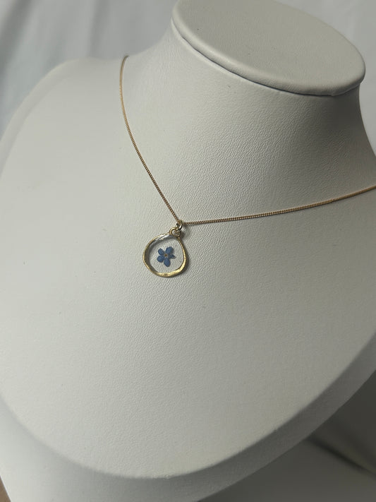 Forget me not organic circle gold necklace