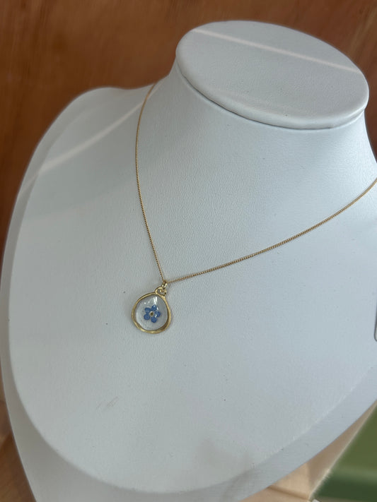 Forget me not organic circle gold necklace