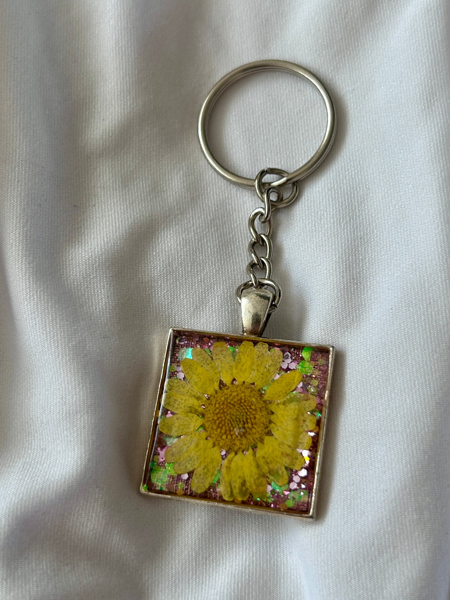 Daisy Glitter Keychain