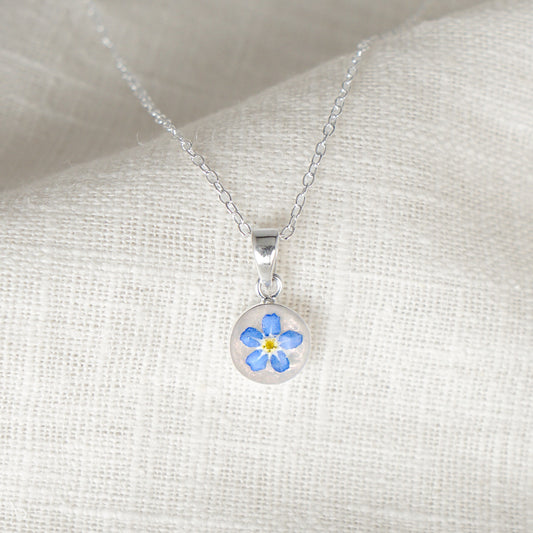 Forget Me Not Dainty Circle Necklace