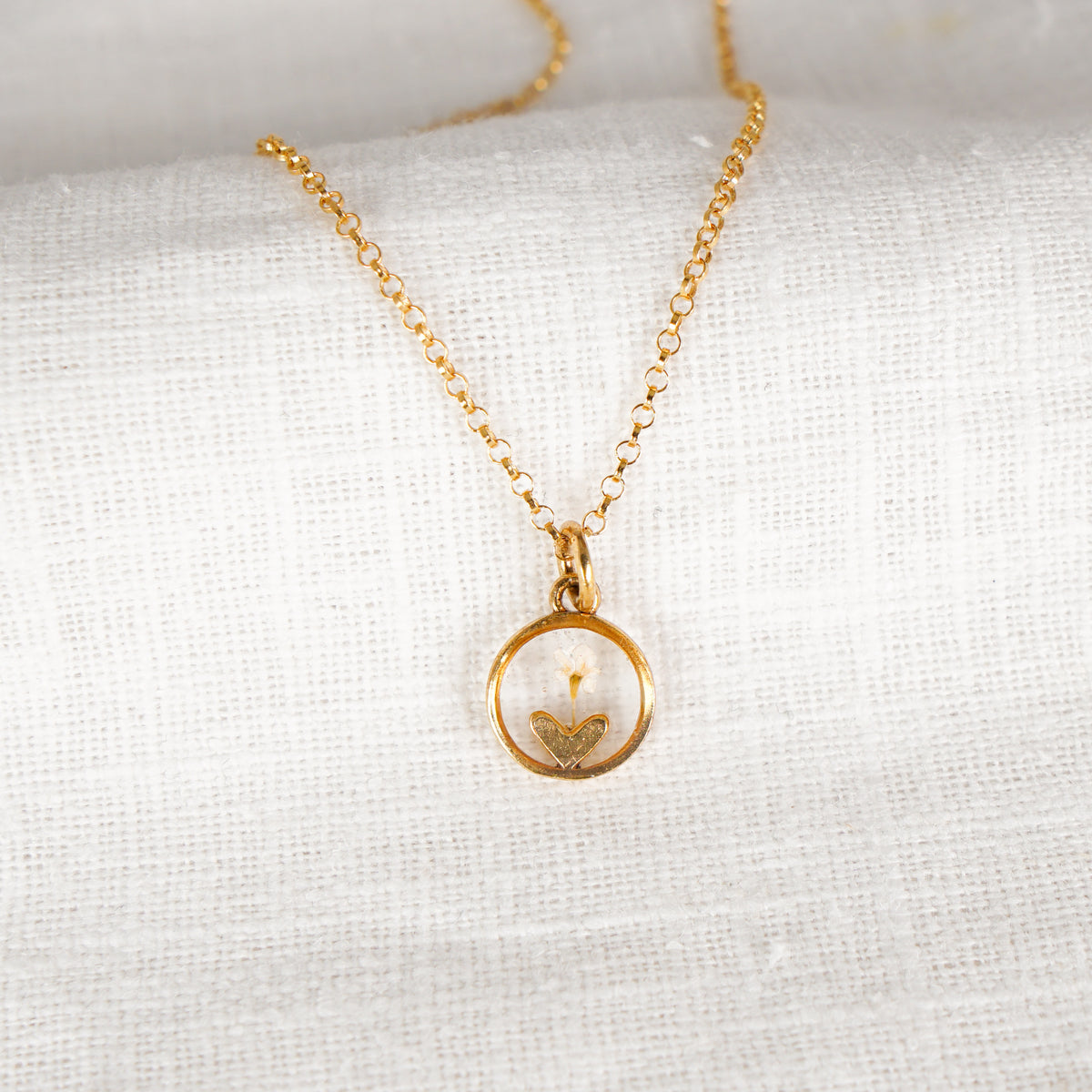 Dried Cow Parsley Heart in Circle Pendant Gold Vermeil Necklace