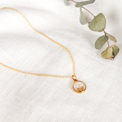 Dried Cow Parsley Heart in Circle Pendant Gold Vermeil Necklace