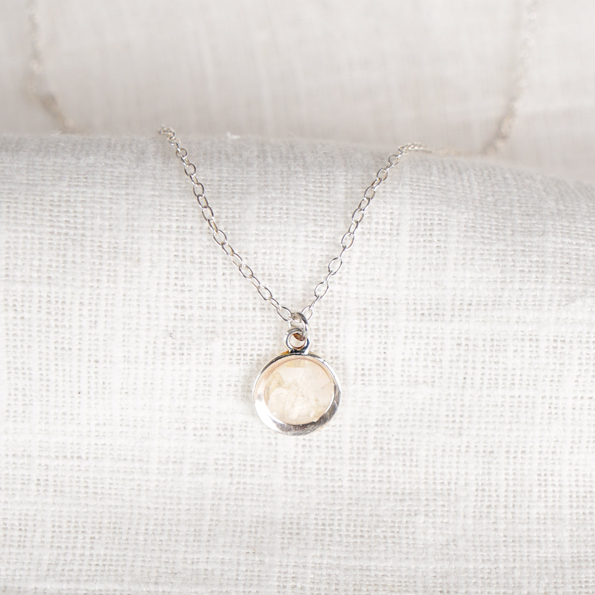 Crushed Daisy Eternal Necklace April Birth Flower