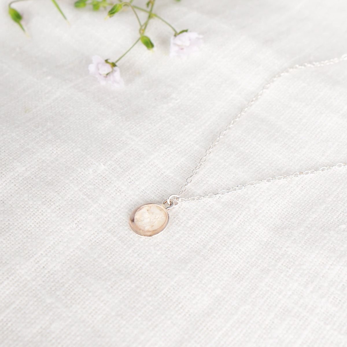 Crushed Daisy Eternal Necklace April Birth Flower