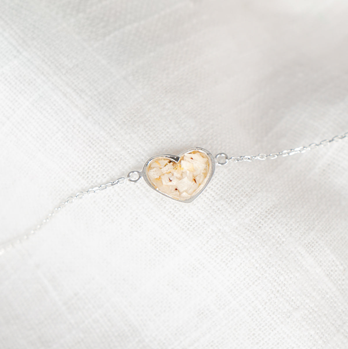 Crushed Daisy Heart Bracelet - April Birth Flower