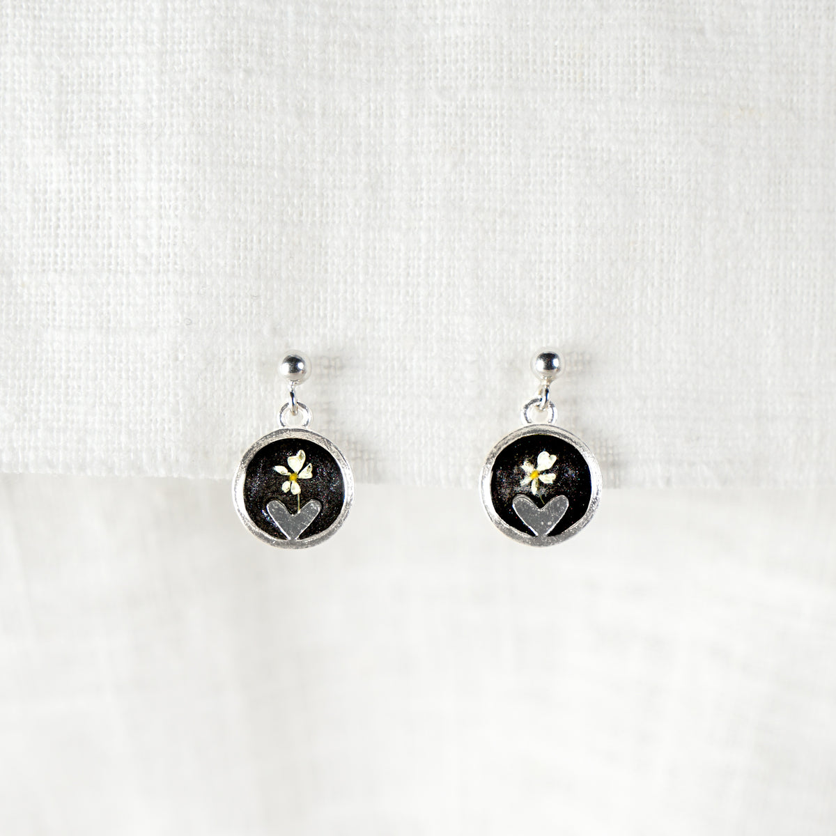 Black Cow Parsley Heart in Circle Studs