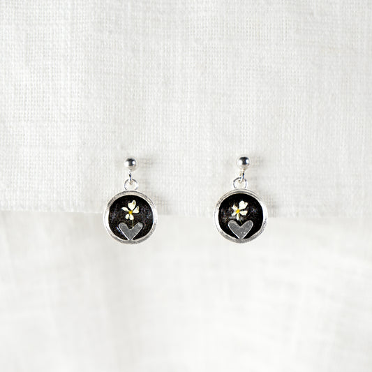 Black Cow Parsley Heart in Circle Studs