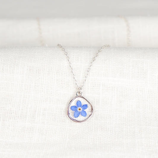 Forget me not organic circle necklace
